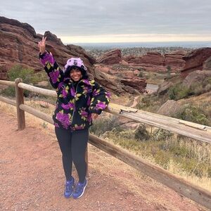 Meet your Posher, Leslie